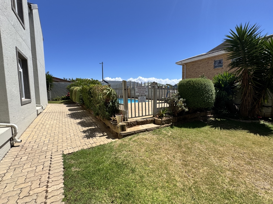 2 Bedroom Property for Sale in Hartenbos Central Western Cape